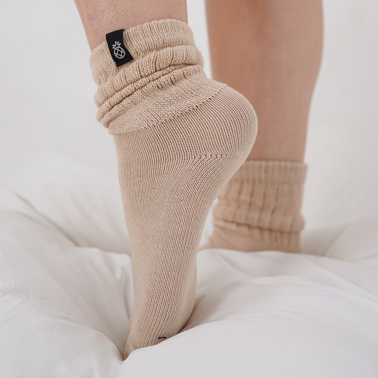 Pineapplebrat founder, influencer Alice Bozinovski, wears the Essential Scrunch Socks in Beige. Cozy up in style with our soft, breathable knit socks. These slouchy-fit socks offer the ultimate comfort for everyday wear, at home or for workouts.