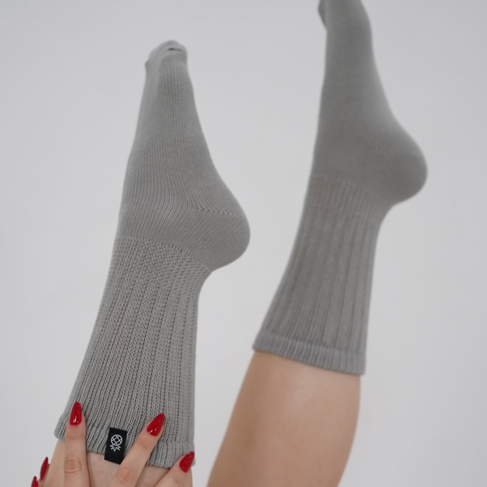 Pineapplebrat founder, influencer Alice Bozinovski, wears the Essential Scrunch Socks in Gray. Cozy up in style with our soft, breathable knit socks. These slouchy-fit socks offer the ultimate comfort for everyday wear, at home or for workouts.